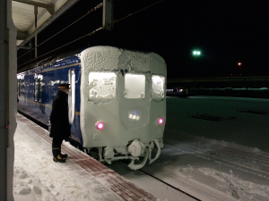 北斗星　雪まみれ函館　カニ