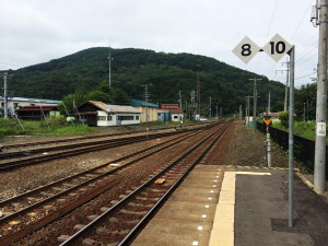 新得駅から落合方を見る