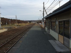 特急が通過した後の抜海駅