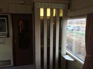 ロビーカー　携帯電話スペース