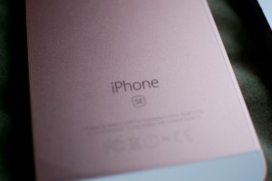 iPhone SE ローズゴールド