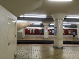 近鉄名古屋で始発の鳥羽行きを待つ