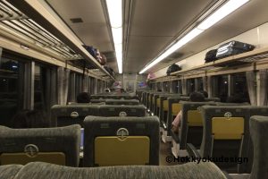 ムーンライトながら車内