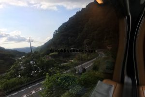 サンライズ出雲伯備線・先頭7号車なので最後尾が見えます