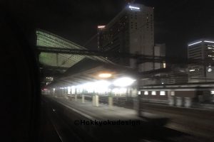 サンライズ出雲から大阪駅を見る