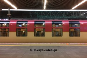 サンライズエクスプレス・5号車ノビノビ座席車両を大阪駅で外から